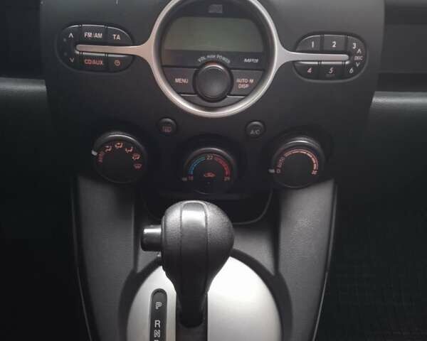 Серый Мазда 2, объемом двигателя 1.5 л и пробегом 130 тыс. км за 6500 $, фото 9 на Automoto.ua