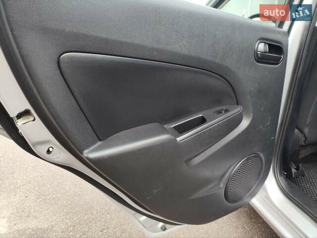 Сірий Мазда 2, об'ємом двигуна 1.4 л та пробігом 230 тис. км за 4800 $, фото 13 на Automoto.ua