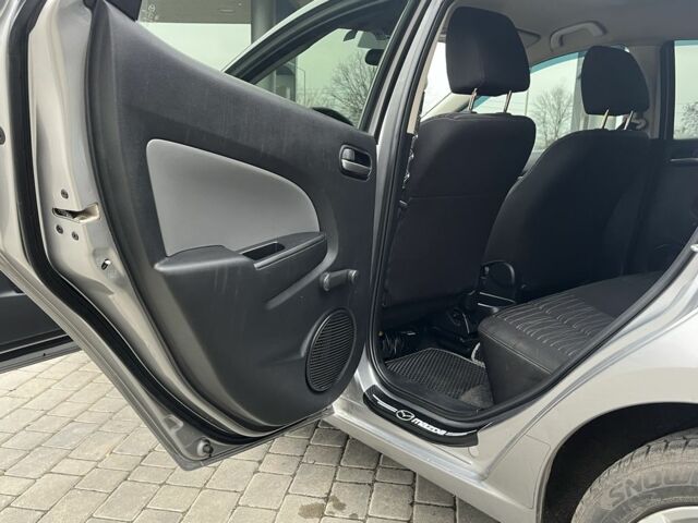 Серый Мазда 2, объемом двигателя 1.4 л и пробегом 249 тыс. км за 4700 $, фото 12 на Automoto.ua