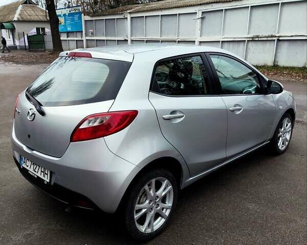 Сірий Мазда 2, об'ємом двигуна 1.4 л та пробігом 230 тис. км за 4800 $, фото 5 на Automoto.ua