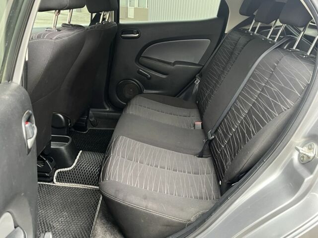 Серый Мазда 2, объемом двигателя 1.4 л и пробегом 249 тыс. км за 4700 $, фото 11 на Automoto.ua