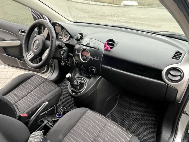 Серый Мазда 2, объемом двигателя 1.4 л и пробегом 249 тыс. км за 4700 $, фото 18 на Automoto.ua