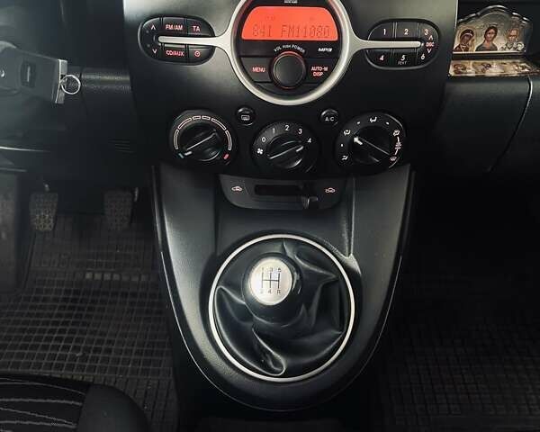 Серый Мазда 2, объемом двигателя 1.3 л и пробегом 244 тыс. км за 5200 $, фото 1 на Automoto.ua