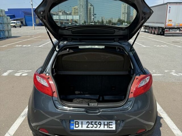 Серый Мазда 2, объемом двигателя 1.5 л и пробегом 156 тыс. км за 5450 $, фото 8 на Automoto.ua