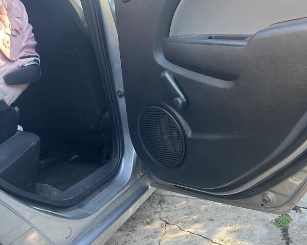 Серый Мазда 2, объемом двигателя 1.3 л и пробегом 244 тыс. км за 5200 $, фото 3 на Automoto.ua