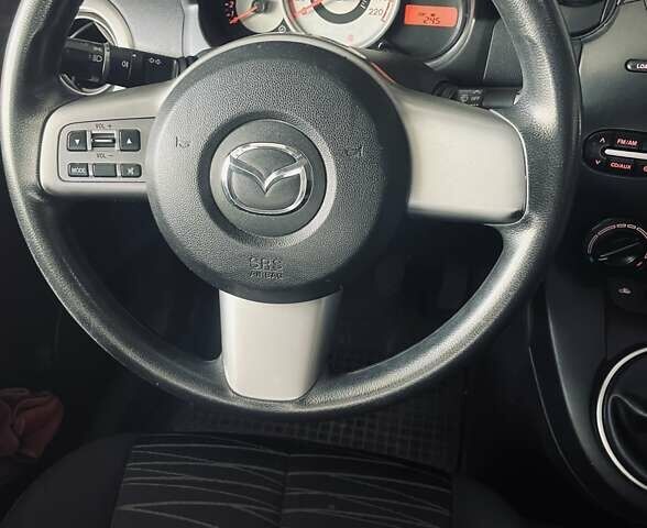 Серый Мазда 2, объемом двигателя 1.3 л и пробегом 244 тыс. км за 5200 $, фото 2 на Automoto.ua