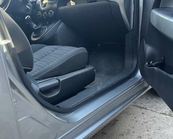 Серый Мазда 2, объемом двигателя 1.3 л и пробегом 244 тыс. км за 5200 $, фото 6 на Automoto.ua