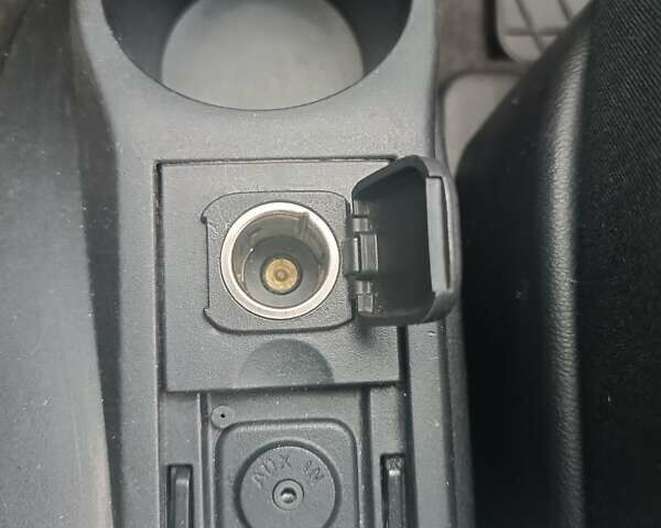 Сірий Мазда 2, об'ємом двигуна 1.4 л та пробігом 246 тис. км за 5498 $, фото 17 на Automoto.ua
