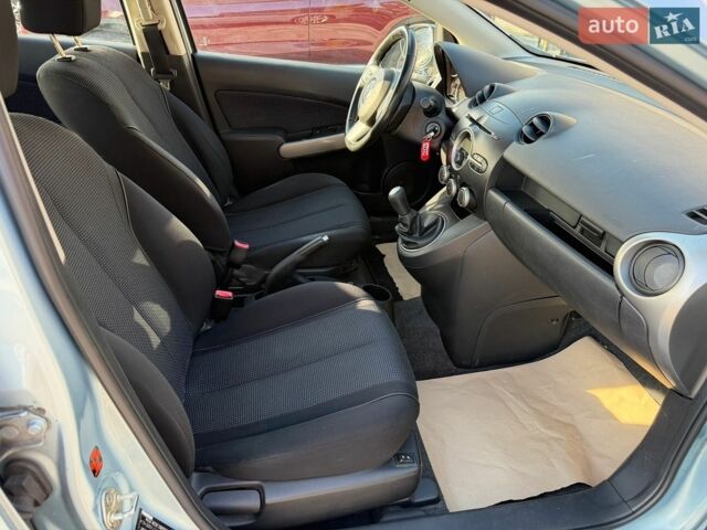 Сірий Мазда 2, об'ємом двигуна 1.4 л та пробігом 103 тис. км за 5699 $, фото 41 на Automoto.ua