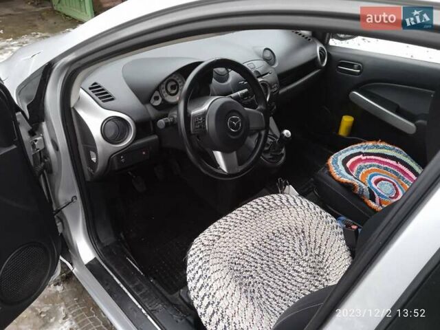 Сірий Мазда 2, об'ємом двигуна 1.4 л та пробігом 150 тис. км за 6000 $, фото 9 на Automoto.ua