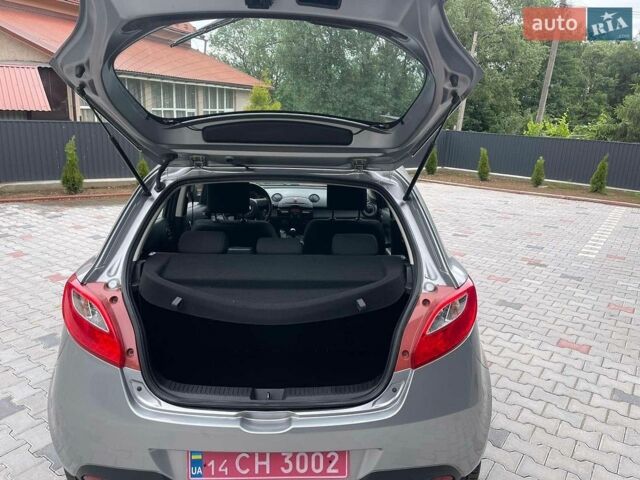 Серый Мазда 2, объемом двигателя 1.3 л и пробегом 194 тыс. км за 5950 $, фото 3 на Automoto.ua