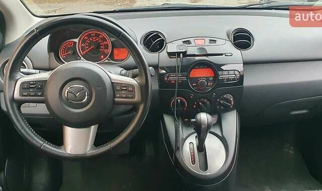 Сірий Мазда 2, об'ємом двигуна 1.5 л та пробігом 265 тис. км за 7550 $, фото 4 на Automoto.ua