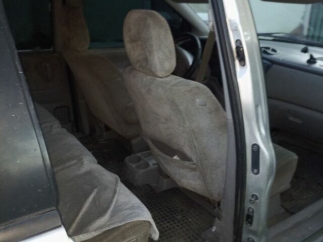 Сірий Мазда 2, об'ємом двигуна 2 л та пробігом 250 тис. км за 2400 $, фото 2 на Automoto.ua