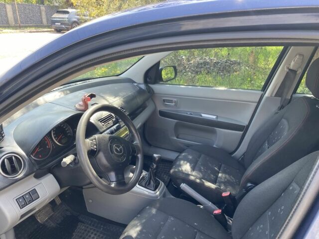 Синий Мазда 2, объемом двигателя 1.4 л и пробегом 225 тыс. км за 3600 $, фото 6 на Automoto.ua