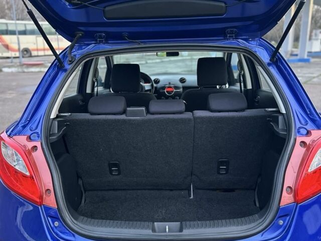 Синій Мазда 2, об'ємом двигуна 1.5 л та пробігом 157 тис. км за 3999 $, фото 10 на Automoto.ua