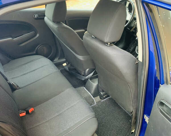 Синій Мазда 2, об'ємом двигуна 1.5 л та пробігом 157 тис. км за 4200 $, фото 6 на Automoto.ua