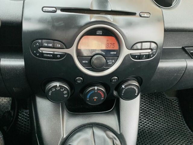 Синій Мазда 2, об'ємом двигуна 1.5 л та пробігом 157 тис. км за 4650 $, фото 5 на Automoto.ua