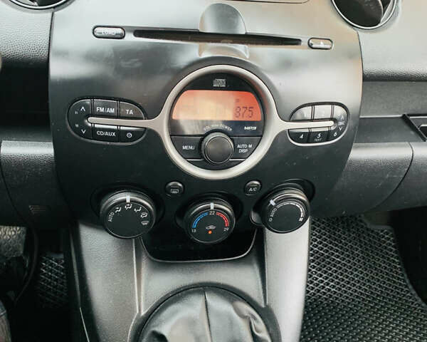 Синій Мазда 2, об'ємом двигуна 1.5 л та пробігом 157 тис. км за 4500 $, фото 9 на Automoto.ua