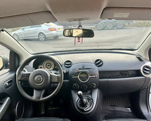 Синий Мазда 2, объемом двигателя 1.3 л и пробегом 182 тыс. км за 4500 $, фото 9 на Automoto.ua