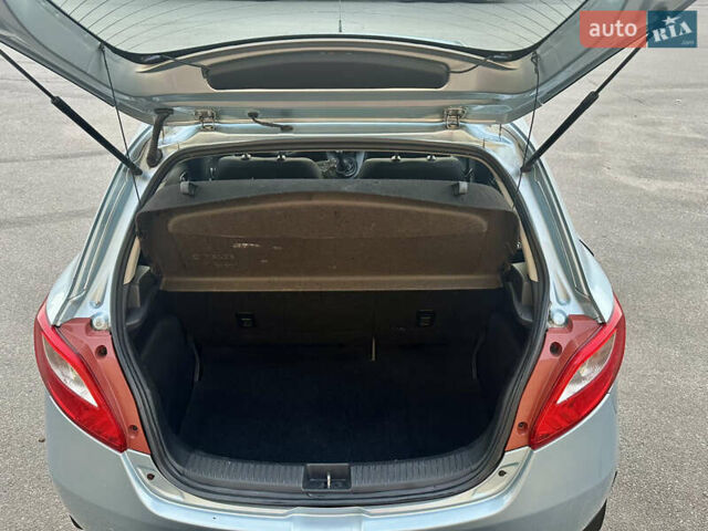 Синий Мазда 2, объемом двигателя 1.3 л и пробегом 182 тыс. км за 4500 $, фото 8 на Automoto.ua
