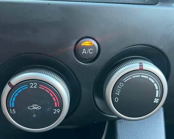 Синій Мазда 2, об'ємом двигуна 1.35 л та пробігом 192 тис. км за 5500 $, фото 25 на Automoto.ua