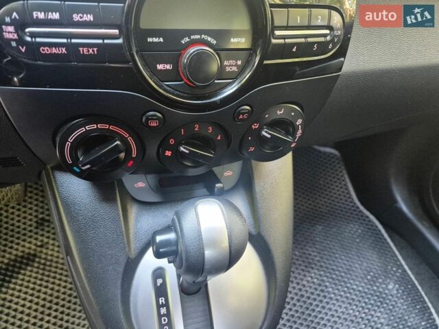 Синий Мазда 2, объемом двигателя 1.5 л и пробегом 82 тыс. км за 7500 $, фото 11 на Automoto.ua