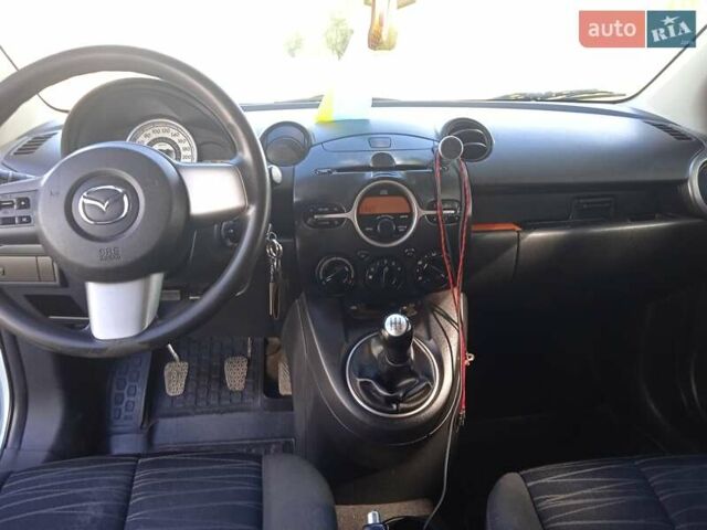 Синий Мазда 2, объемом двигателя 0 л и пробегом 200 тыс. км за 5100 $, фото 3 на Automoto.ua