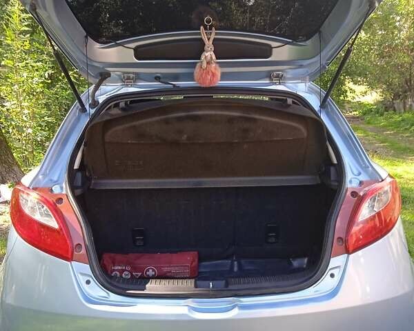 Синий Мазда 2, объемом двигателя 0 л и пробегом 200 тыс. км за 5100 $, фото 2 на Automoto.ua