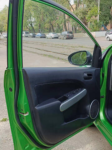 Зеленый Мазда 2, объемом двигателя 1.4 л и пробегом 157 тыс. км за 4590 $, фото 12 на Automoto.ua