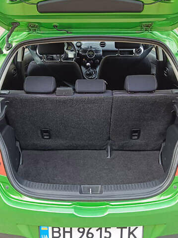 Зеленый Мазда 2, объемом двигателя 1.4 л и пробегом 157 тыс. км за 4590 $, фото 7 на Automoto.ua