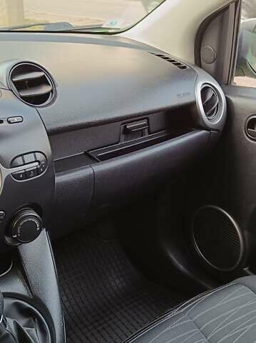 Зеленый Мазда 2, объемом двигателя 1.4 л и пробегом 157 тыс. км за 4590 $, фото 23 на Automoto.ua