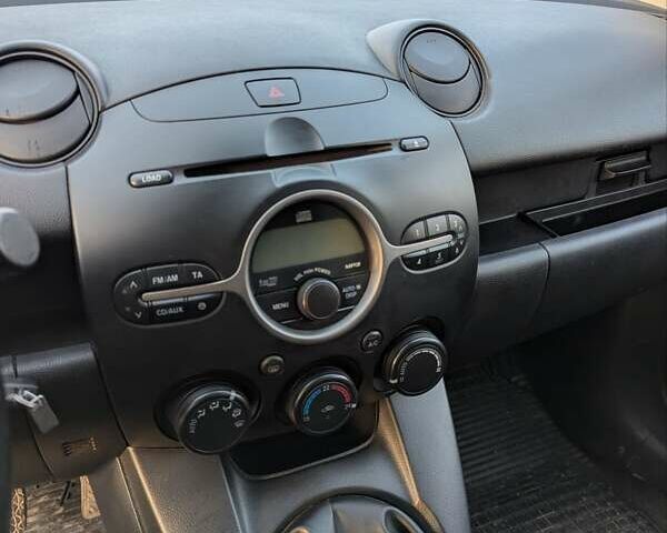 Зеленый Мазда 2, объемом двигателя 1.4 л и пробегом 225 тыс. км за 5000 $, фото 12 на Automoto.ua