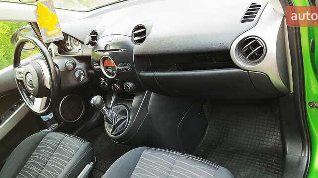 Зеленый Мазда 2, объемом двигателя 1.4 л и пробегом 157 тыс. км за 4590 $, фото 24 на Automoto.ua