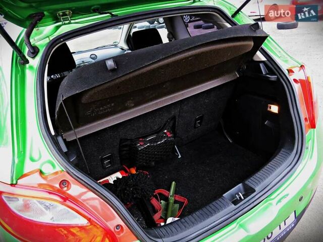 Зелений Мазда 2, об'ємом двигуна 1.4 л та пробігом 169 тис. км за 3700 $, фото 11 на Automoto.ua