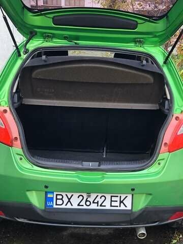 Зелений Мазда 2, об'ємом двигуна 1.5 л та пробігом 69 тис. км за 6300 $, фото 9 на Automoto.ua