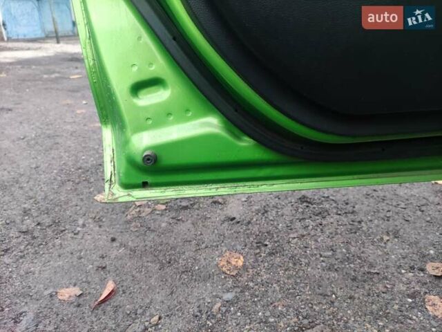 Зеленый Мазда 2, объемом двигателя 1.5 л и пробегом 147 тыс. км за 6000 $, фото 9 на Automoto.ua