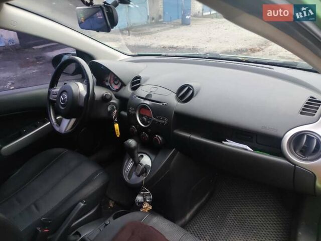 Зеленый Мазда 2, объемом двигателя 1.5 л и пробегом 147 тыс. км за 6000 $, фото 5 на Automoto.ua