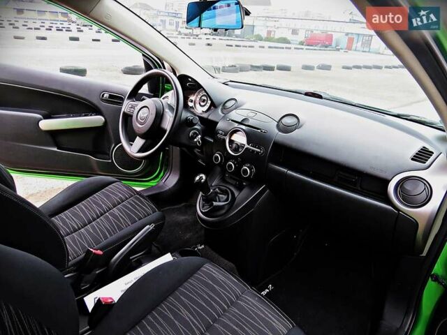 Зелений Мазда 2, об'ємом двигуна 1.4 л та пробігом 169 тис. км за 3700 $, фото 12 на Automoto.ua