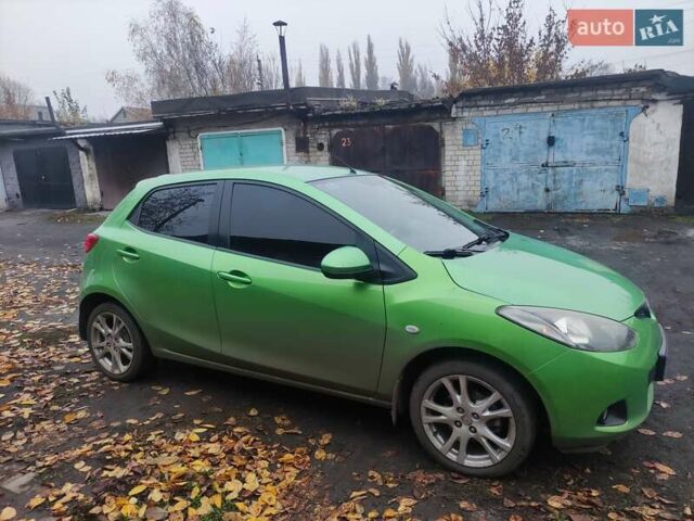 Зеленый Мазда 2, объемом двигателя 1.5 л и пробегом 147 тыс. км за 6000 $, фото 1 на Automoto.ua