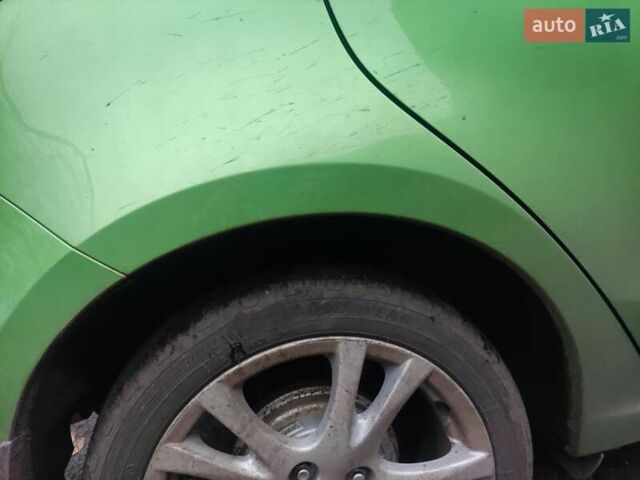 Зеленый Мазда 2, объемом двигателя 1.5 л и пробегом 147 тыс. км за 6000 $, фото 2 на Automoto.ua
