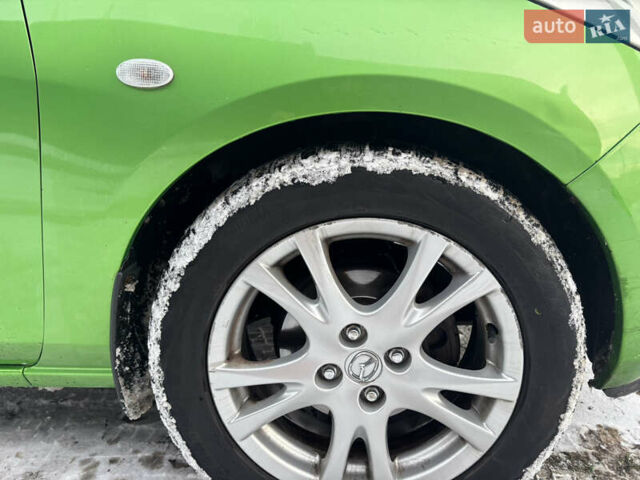 Зелений Мазда 2, об'ємом двигуна 1.5 л та пробігом 107 тис. км за 5850 $, фото 6 на Automoto.ua