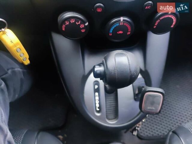 Зеленый Мазда 2, объемом двигателя 1.5 л и пробегом 147 тыс. км за 6000 $, фото 14 на Automoto.ua