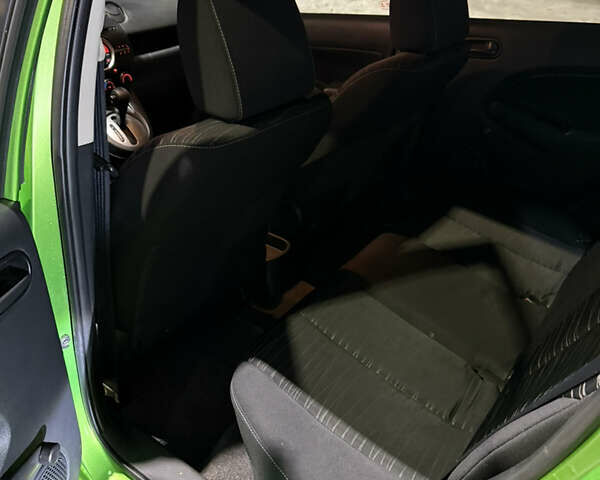Зелений Мазда 2, об'ємом двигуна 1.5 л та пробігом 168 тис. км за 6850 $, фото 8 на Automoto.ua