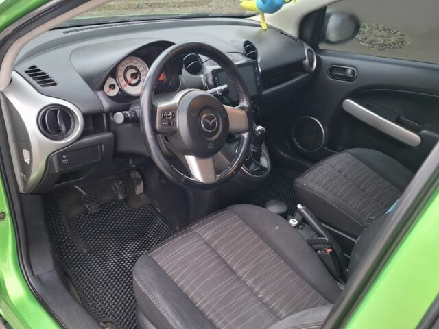 Зеленый Мазда 2, объемом двигателя 1.3 л и пробегом 198 тыс. км за 4800 $, фото 6 на Automoto.ua
