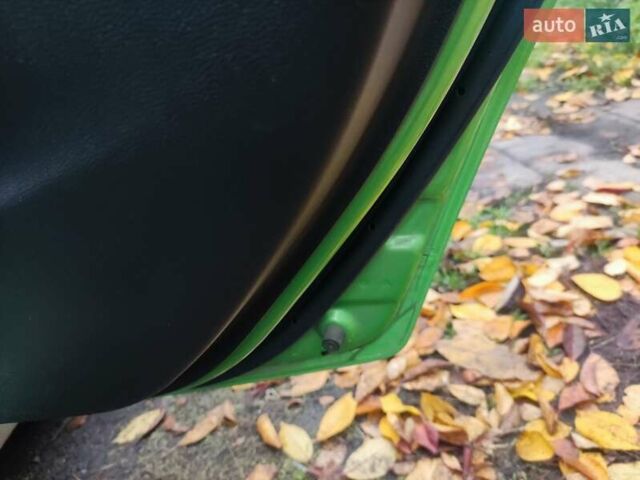 Зеленый Мазда 2, объемом двигателя 1.5 л и пробегом 147 тыс. км за 6000 $, фото 6 на Automoto.ua