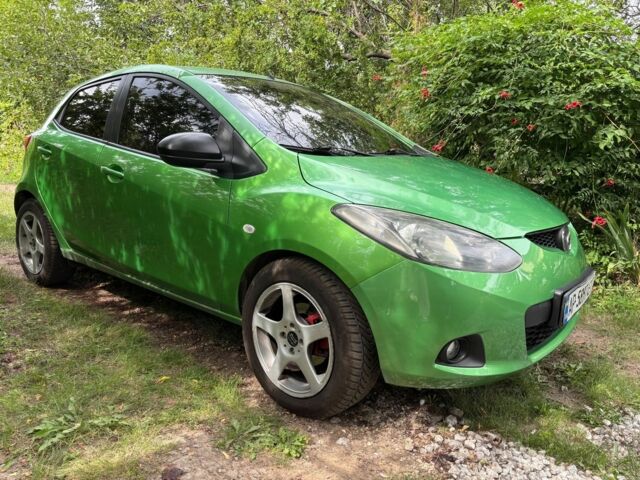 Зелений Мазда 2, об'ємом двигуна 1.5 л та пробігом 136 тис. км за 4200 $, фото 1 на Automoto.ua
