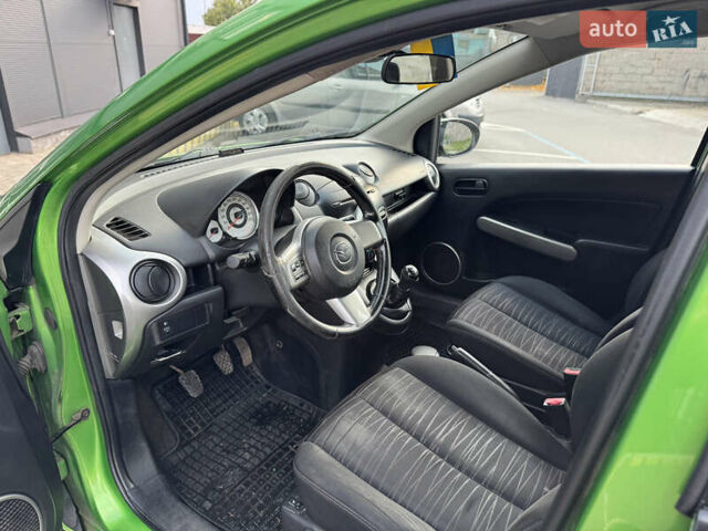 Зеленый Мазда 2, объемом двигателя 1.5 л и пробегом 103 тыс. км за 6300 $, фото 16 на Automoto.ua