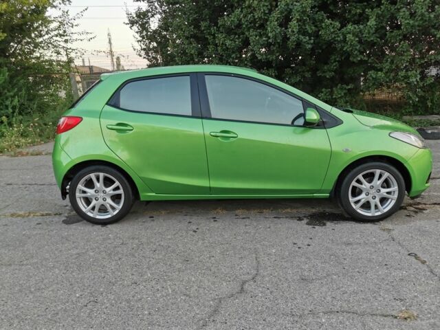 Зелений Мазда 2, об'ємом двигуна 1.5 л та пробігом 102 тис. км за 6800 $, фото 7 на Automoto.ua