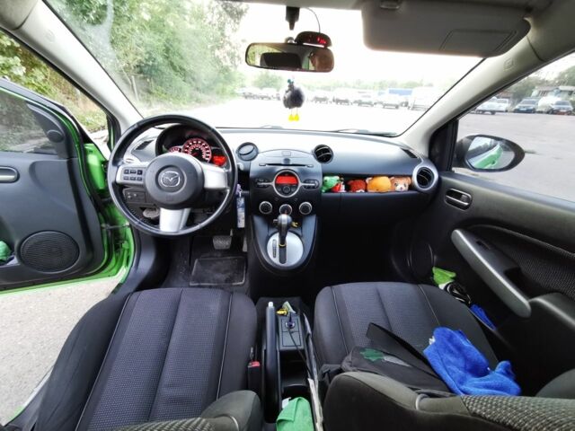 Зелений Мазда 2, об'ємом двигуна 1.5 л та пробігом 102 тис. км за 6800 $, фото 9 на Automoto.ua
