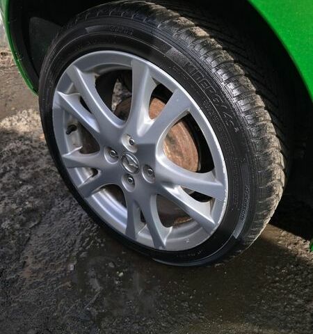 Зелений Мазда 2, об'ємом двигуна 1.4 л та пробігом 135 тис. км за 5700 $, фото 29 на Automoto.ua